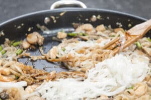 Los deliciosos y versátiles fideos de arroz de Mercadona: Descubre cómo disfrutarlos en tus recetas favoritas